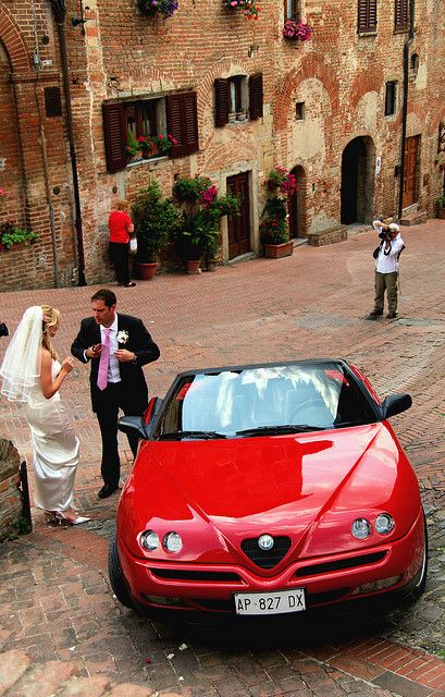 English-wedding-in-a-small-Italian-town_-What-better-wedding-car-than-an-Alfa-Romeo-Spider.jpg