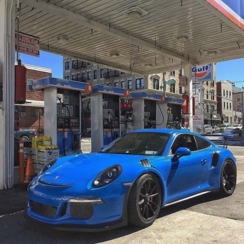 Porsches_Worldwide-on-Instagram_-Voodooo--courtesy-of-nycexotics-porsche-gt3-gt3rs-voodoo-blue-smurfs.jpg