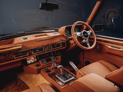 Overfinch-Range-Rover-Heritage-Center-Console.md.jpg